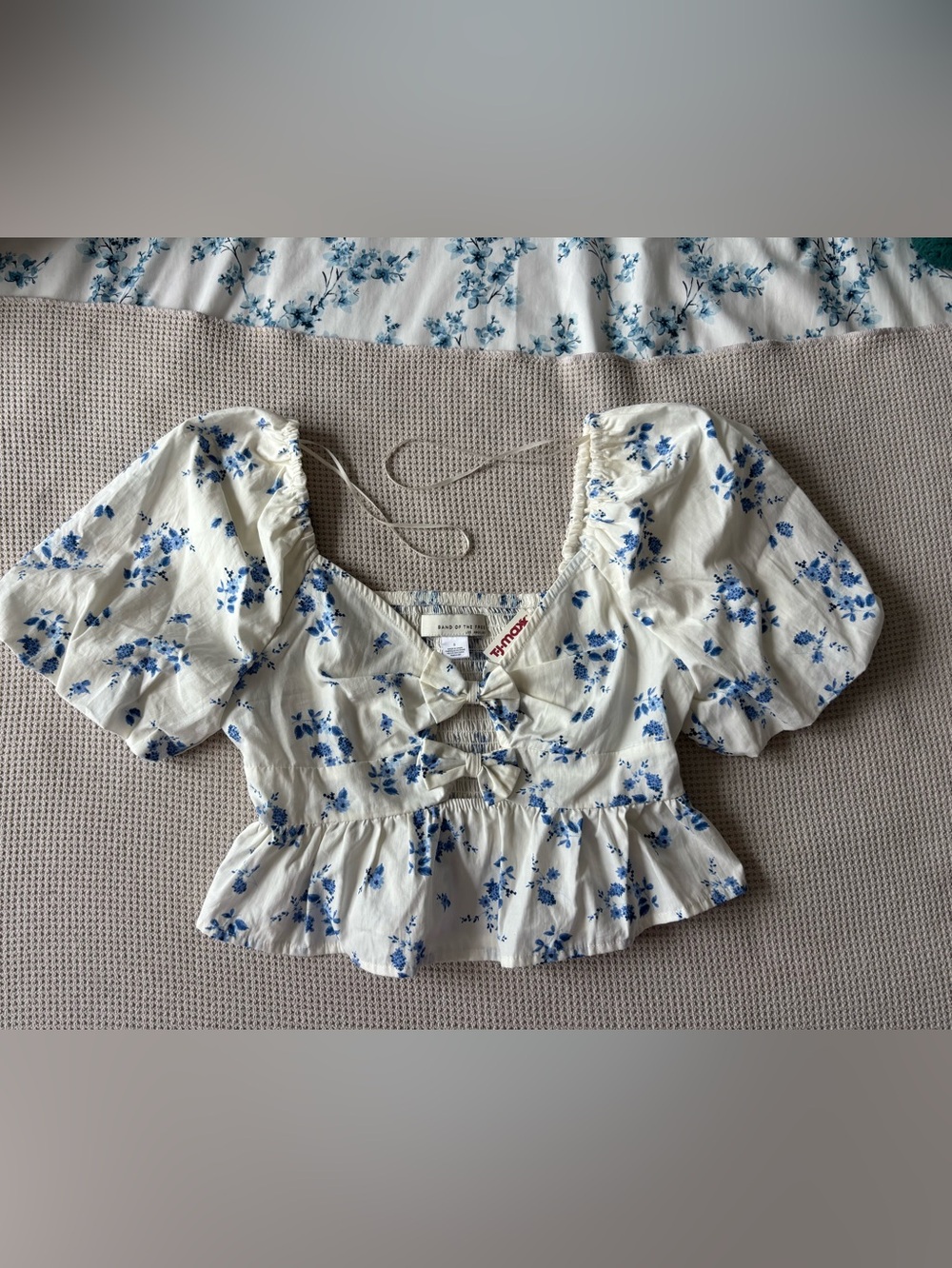 NWT Band of the Free Blue & White Floral Bow-Front Peplum Blouse Small